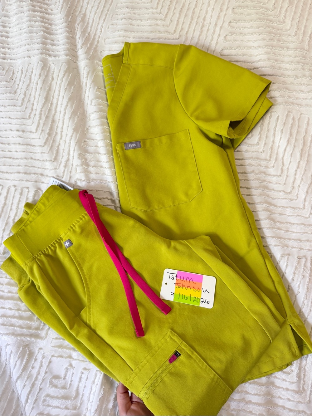 FIGS Limeade Scrub Set with Magenta Drawstring - Picture 3 of 4